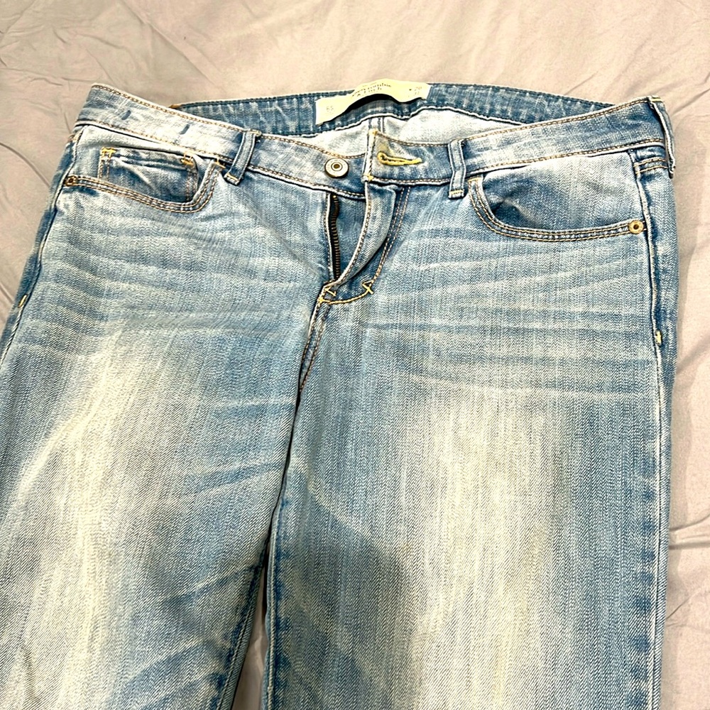 Abercrombie & Fitch light wash The A&F Skinny. Size 6S